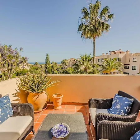 75-apartment With Views In Elviria, Marbella