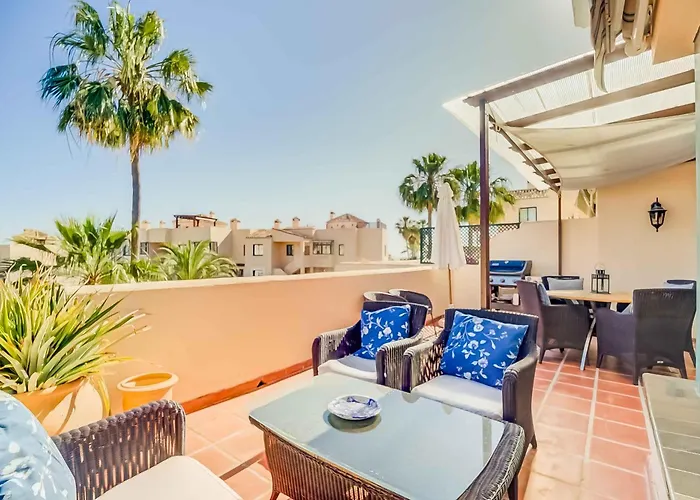 75-apartment With Views In Elviria, Marbellac